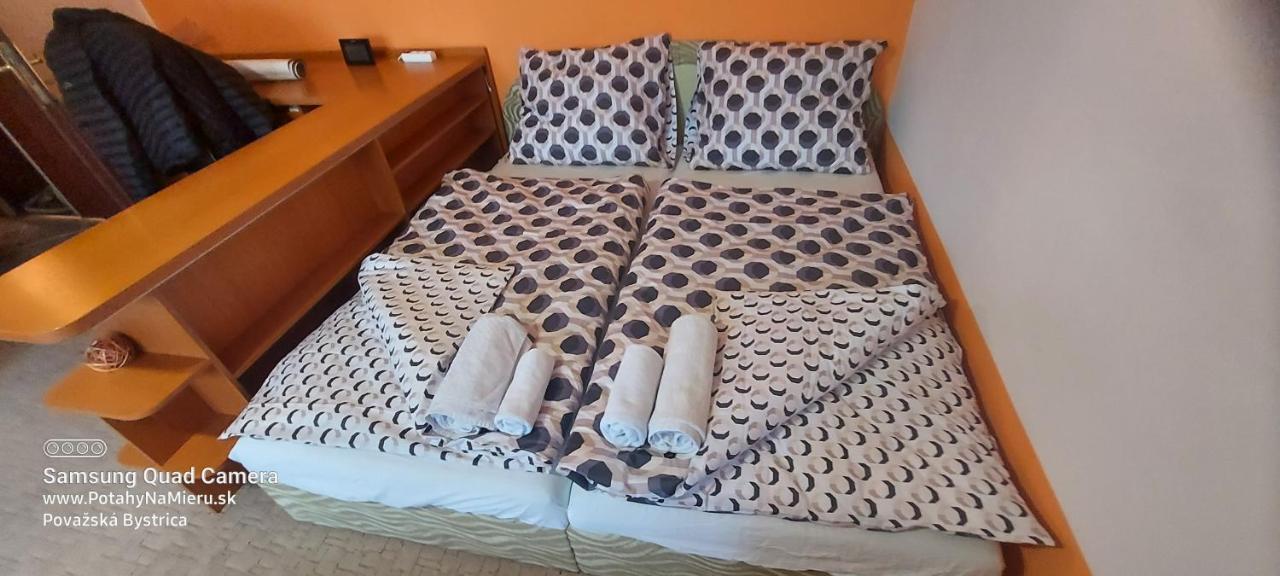 Wolf Apartman Pokojne Ubytovanie V Povazskej Bystrici Ticha Lokalita S Parkovanim Vsade Blizko Vhodne Pre Pracovne Cesty Turistiku Aj Oddych Plne Vybavena Kuchyna Považská Bystrica Kültér fotó