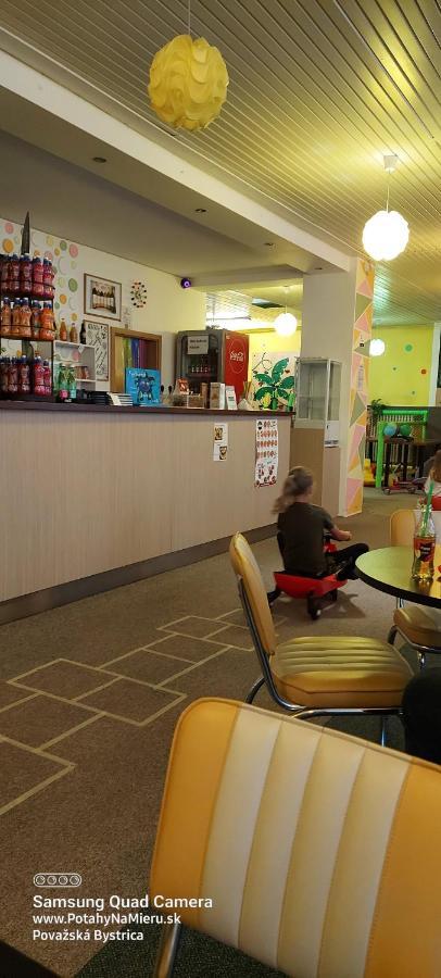Wolf Apartman Pokojne Ubytovanie V Povazskej Bystrici Ticha Lokalita S Parkovanim Vsade Blizko Vhodne Pre Pracovne Cesty Turistiku Aj Oddych Plne Vybavena Kuchyna Považská Bystrica Kültér fotó