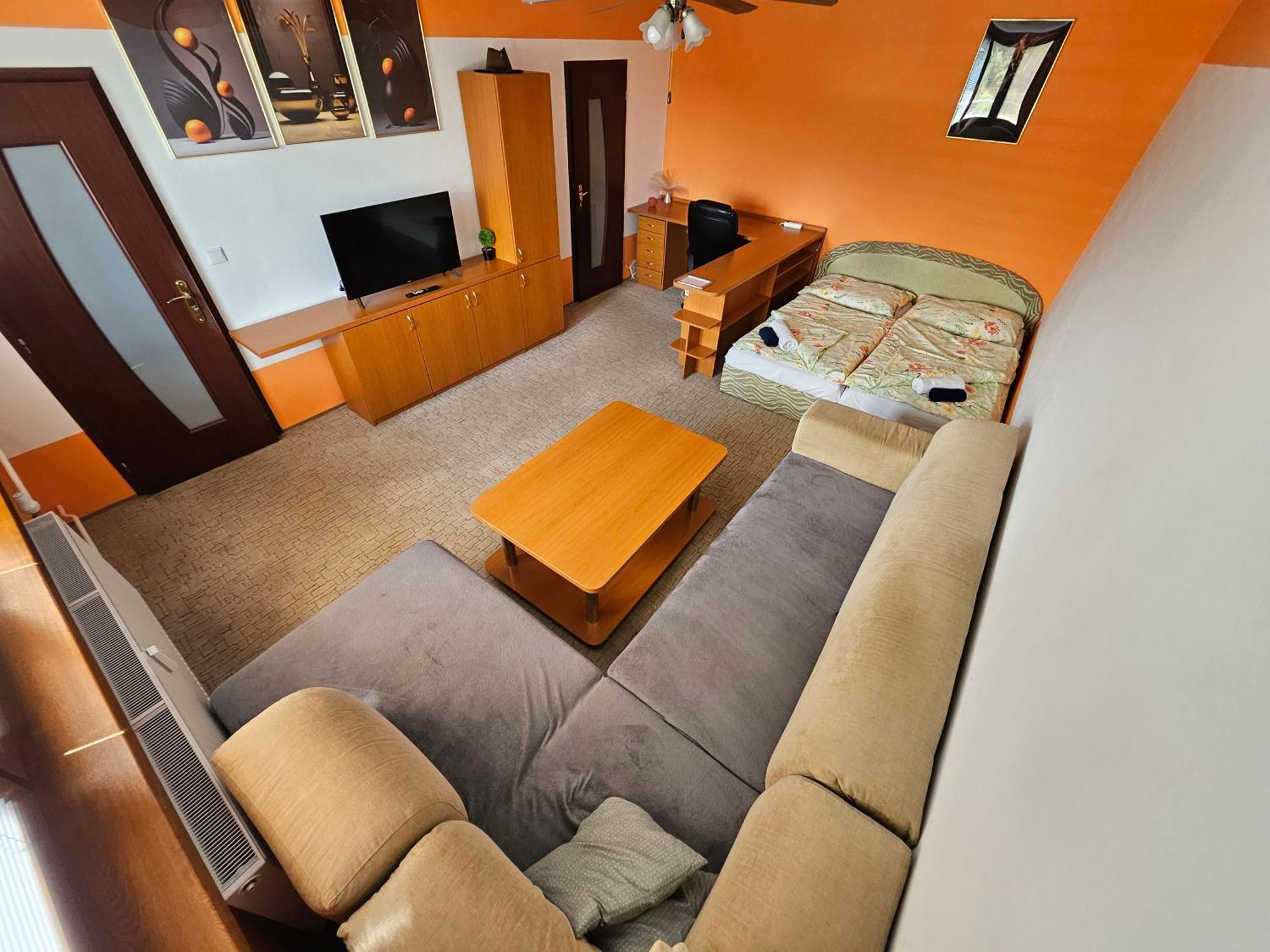 Wolf Apartman Pokojne Ubytovanie V Povazskej Bystrici Ticha Lokalita S Parkovanim Vsade Blizko Vhodne Pre Pracovne Cesty Turistiku Aj Oddych Plne Vybavena Kuchyna Považská Bystrica Kültér fotó